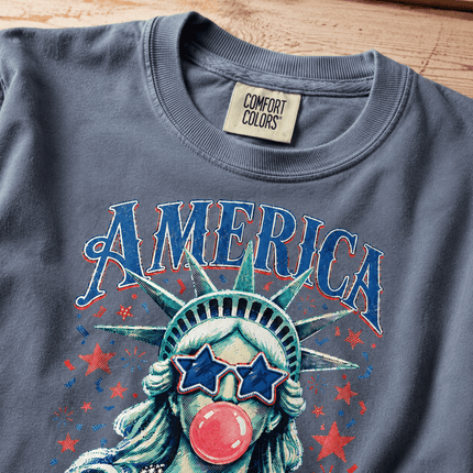 Comfort Colors Retro America 250th Anniversary USA Starry Bubblegum Statue T-Shirt