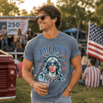 Comfort Colors Retro America 250th Anniversary USA Starry Bubblegum Statue T-Shirt