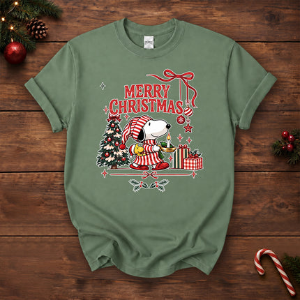 Merry Christmas Vintage Holiday Tree Candle Gifts T-Shirt